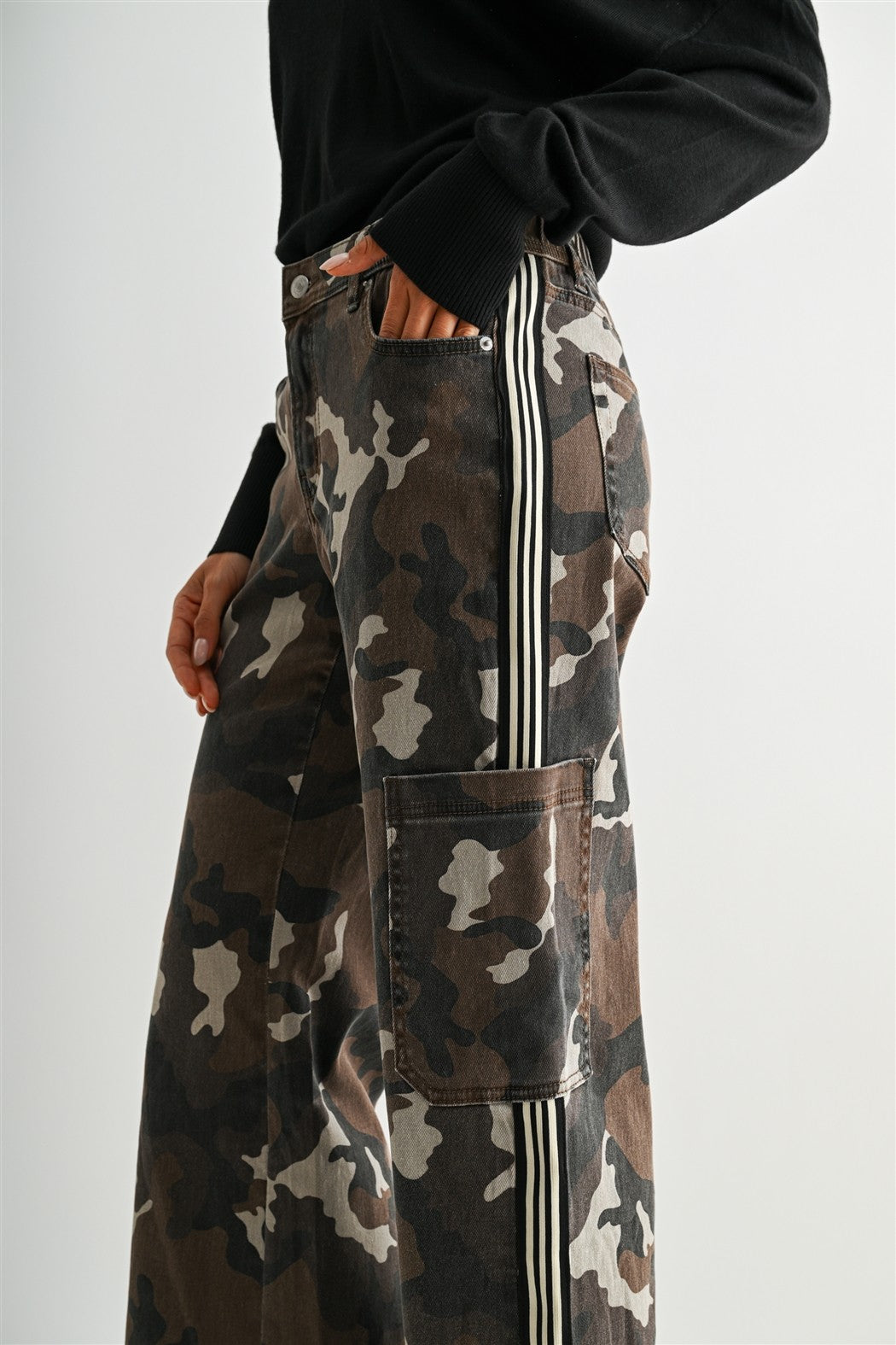 Camo pant with side tape detail