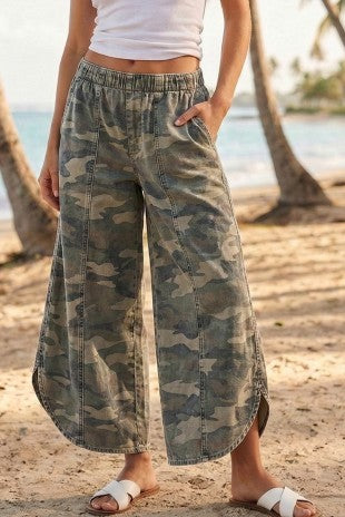 Camo pull on pant with tulip hem