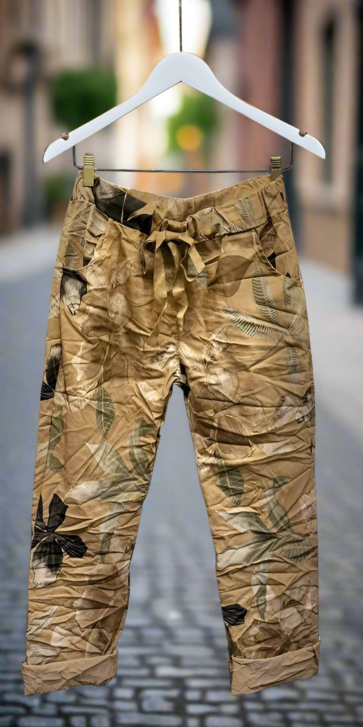 Garden leaves crinkle jogger in camel