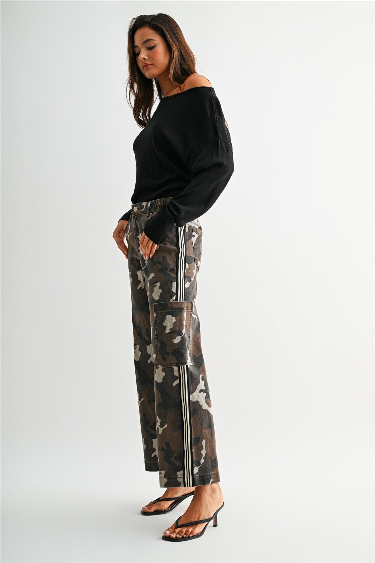 Camo pant with side tape detail