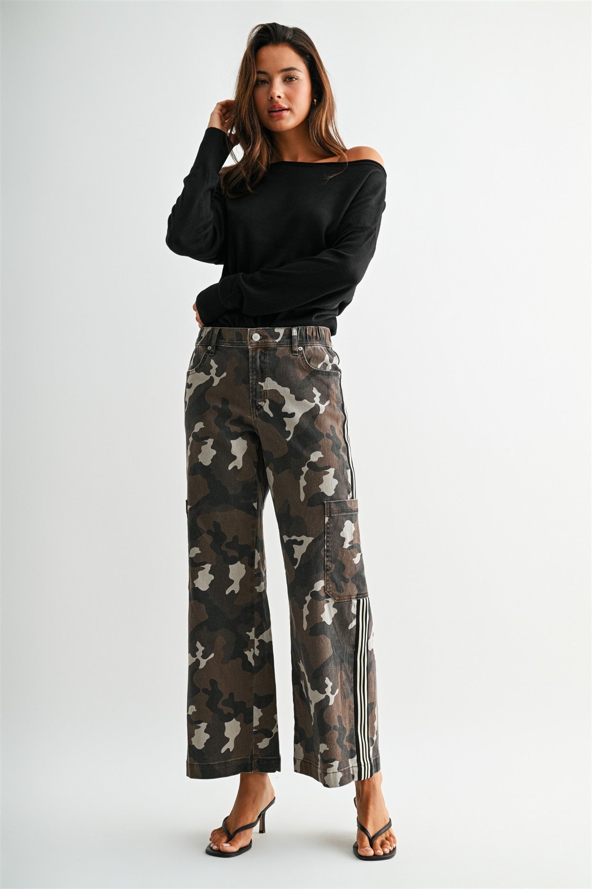 Camo pant with side tape detail