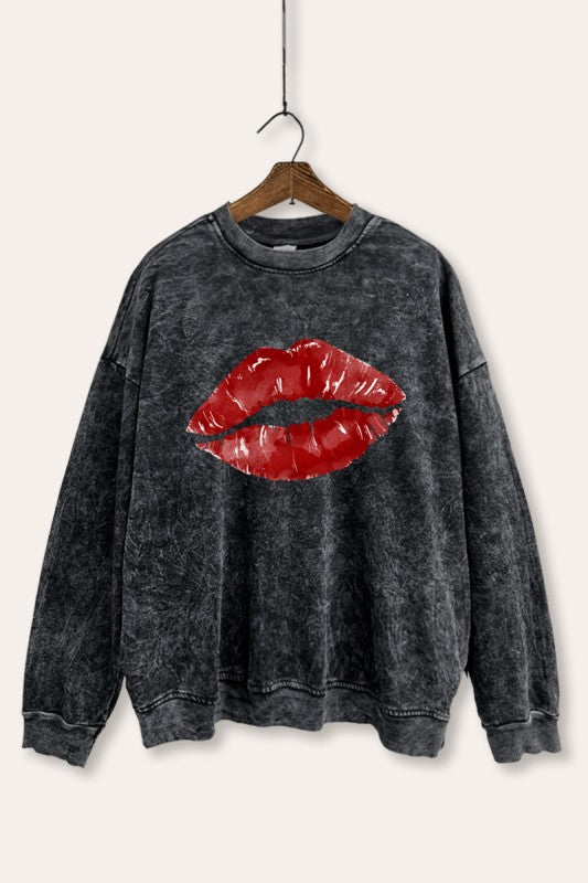 Red lips mineral washed sweatshirt