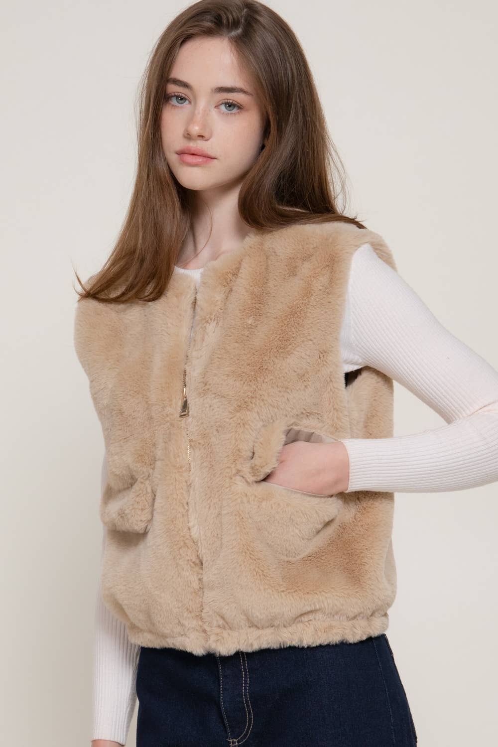 Round Neck Front Zipper with Flap Pocket Faux Fur Vest